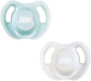 Tommee Tippee Ultra-Light Silicone Soother, Symmetrical Orthodontic Design, BPA-Free, One-Piece Design, 6-18m, Pack of 2 Dummies